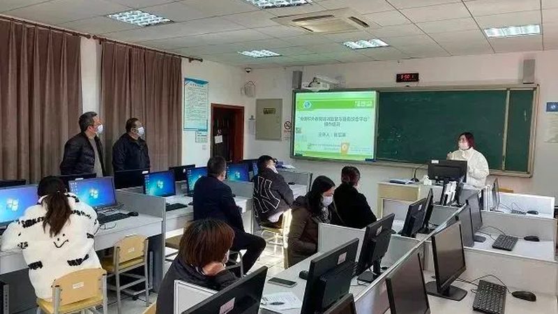 成人学历证报考，如何选择靠谱机构？**