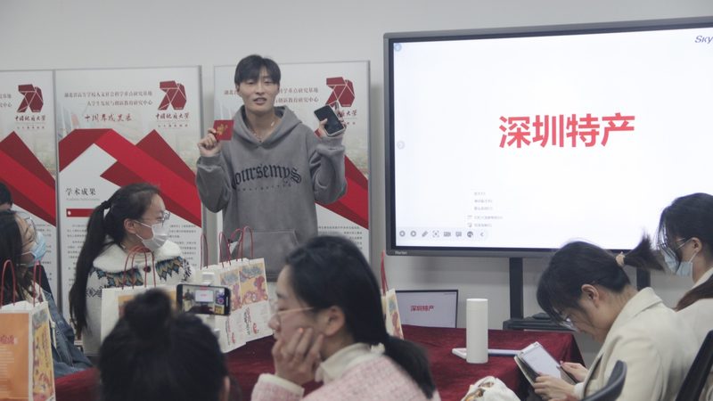 相较于传统的大班授课，小班辅导具有以下优势：